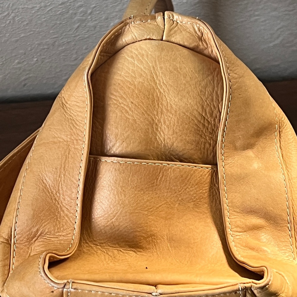 Vintage NorthStyle Leather Tote in Camel - Picture 4 of 14